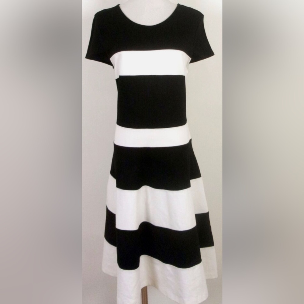 Felicity & Coco Black & White Wide Stripe Dress Stretchy Cap A-Line Small